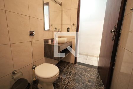 Banheiro 1 de casa para alugar com 3 quartos, 250m² em Vila Curuçá, Santo André