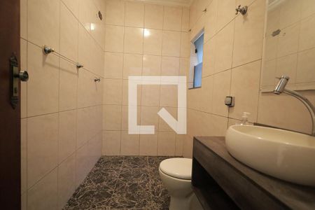 Banheiro 1 de casa para alugar com 3 quartos, 250m² em Vila Curuçá, Santo André