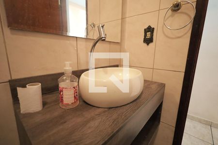 Banheiro 1 de casa para alugar com 3 quartos, 250m² em Vila Curuçá, Santo André