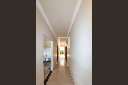 Corredor de casa à venda com 3 quartos, 470m² em Flávio Marques Lisboa (Barreiro), Belo Horizonte