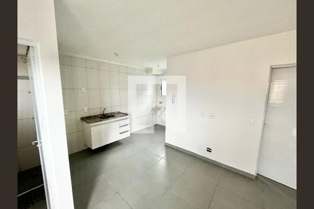 Sala/Cozinha de kitnet/studio para alugar com 1 quarto, 28m² em Parque Peruche, São Paulo