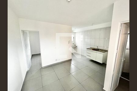 Sala/Cozinha de kitnet/studio para alugar com 1 quarto, 28m² em Parque Peruche, São Paulo