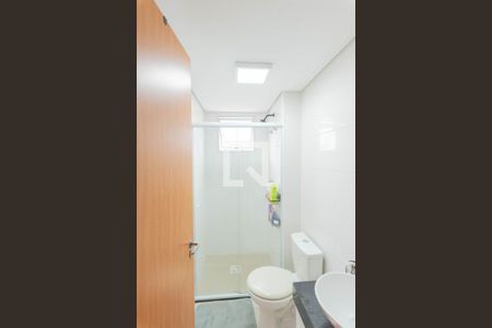 Banheiro de apartamento à venda com 2 quartos, 42m² em Parque Industrial, Campinas