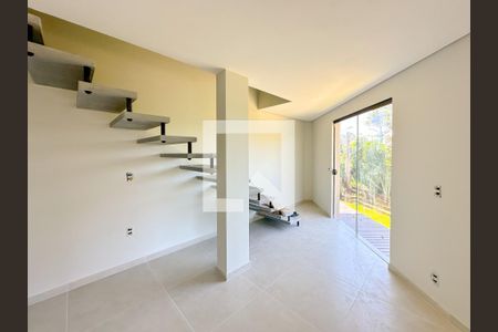 Sala de casa para alugar com 3 quartos, 122m² em Serraria, São José