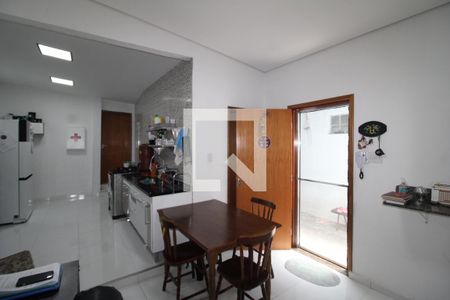 Sala de casa para alugar com 2 quartos, 80m² em Vila Vitorio Mazzei, São Paulo