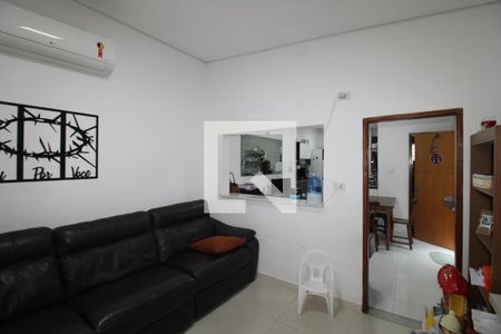 Sala de casa para alugar com 2 quartos, 80m² em Vila Vitorio Mazzei, São Paulo