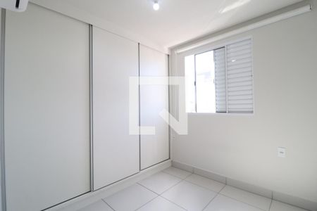 Quarto 2 - Suíte de apartamento para alugar com 2 quartos, 60m² em Santa Mônica, Uberlândia
