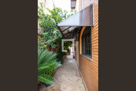 Corredor lateral de casa à venda com 3 quartos, 260m² em Jardim dos Camargos, Barueri