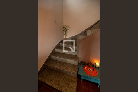 Escada de acesso de casa à venda com 3 quartos, 260m² em Jardim dos Camargos, Barueri