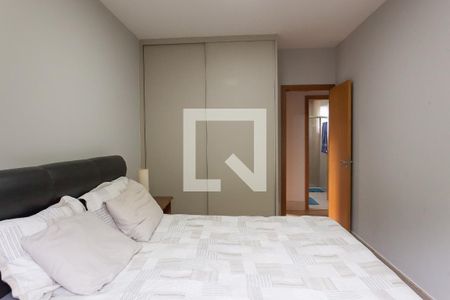 quarto 2 de casa de condomínio à venda com 4 quartos, 1000m² em Retiro do Chalé, Brumadinho