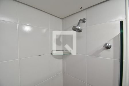 Banheiro da Suíte de apartamento para alugar com 2 quartos, 53m² em Bacacheri, Curitiba