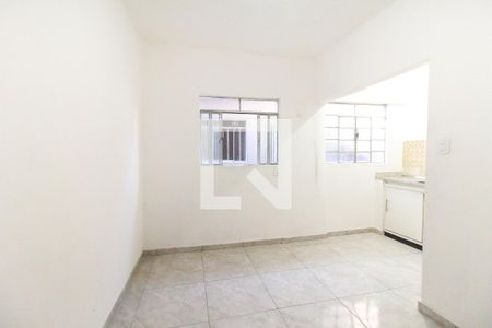 Cozinha de casa para alugar com 2 quartos, 40m² em Jardim Sao Pedro, São Paulo
