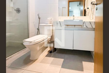 Banheiro suíte de apartamento à venda com 1 quarto, 51m² em Coracao de Jesus, Belo Horizonte