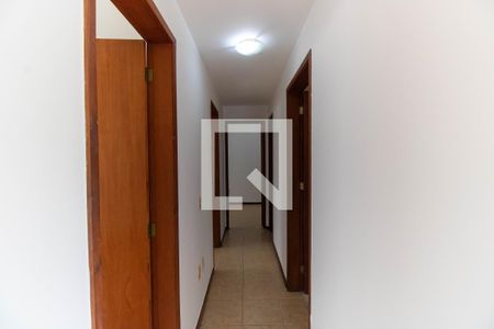 Corredor  de casa para alugar com 3 quartos, 110m² em Piratininga, Niterói