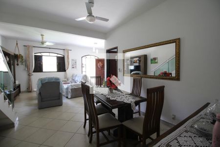 Sala de casa de condomínio para alugar com 4 quartos, 240m² em Taquara, Rio de Janeiro