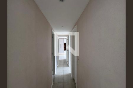 Corredor de apartamento para alugar com 3 quartos, 103m² em Recreio dos Bandeirantes, Rio de Janeiro