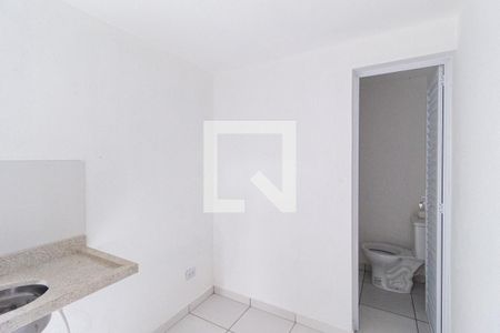 Cozinha e área de serviço de casa para alugar com 1 quarto, 24m² em Jardim Ana Estela, Carapicuíba