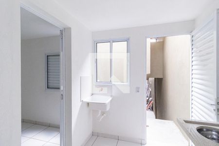 Cozinha e área de serviço de casa para alugar com 1 quarto, 24m² em Jardim Ana Estela, Carapicuíba