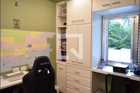 Quarto de apartamento à venda com 2 quartos, 80m² em Vila Madalena, São Paulo