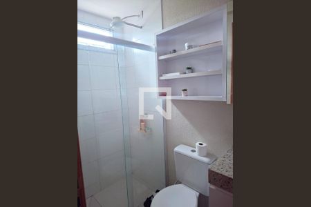 Banheiro de apartamento para alugar com 2 quartos, 47m² em Dona Zulmira, Uberlândia
