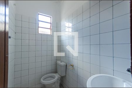 Banheiro de casa para alugar com 1 quarto, 40m² em Jardim Guarani, São Paulo