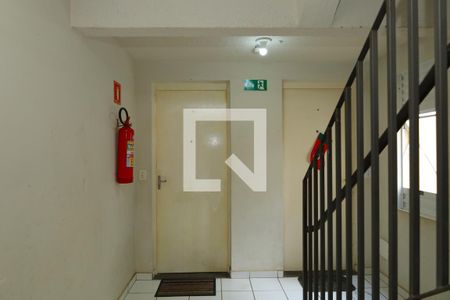 Área comum - Saguão do andar de apartamento para alugar com 2 quartos, 58m² em Conjunto Residencial José Bonifácio, São Paulo