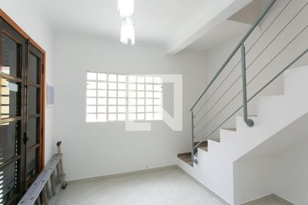 Sala de casa para alugar com 2 quartos, 70m² em Jardim Itapemirim, São Paulo