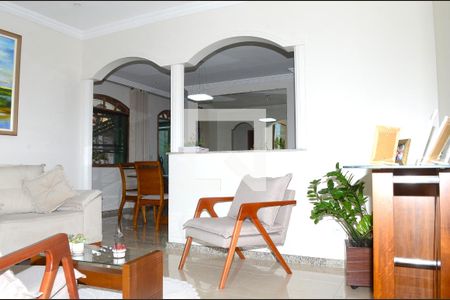 Sala de casa para alugar com 2 quartos, 302m² em Vitoria, Belo Horizonte