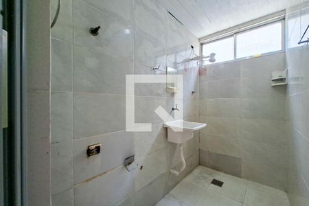 Banheiro de kitnet/studio para alugar com 0 quarto, 23m² em Ocian, Praia Grande