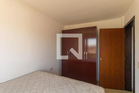 Quarto 2 de apartamento para alugar com 2 quartos, 57m² em Novo Mundo, Curitiba