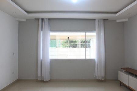 Sala de casa para alugar com 3 quartos, 125m² em Chácara Canta Galo, Cotia