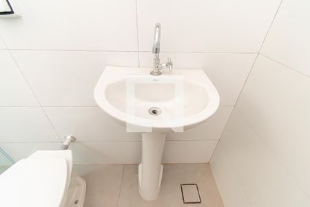 Banheiro de casa para alugar com 1 quarto, 60m² em Jardim Ipanema (cidade Lider), São Paulo