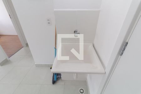 Sala/Cozinha de apartamento para alugar com 2 quartos, 34m² em Vila Carmosina, São Paulo