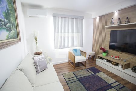 Sala de Estar de casa de condomínio à venda com 3 quartos, 240m² em Taquara, Rio de Janeiro