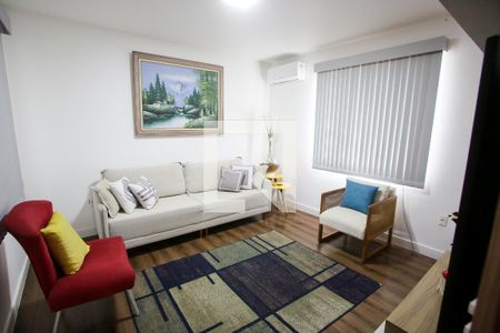 Sala de Estar de casa de condomínio à venda com 3 quartos, 240m² em Taquara, Rio de Janeiro