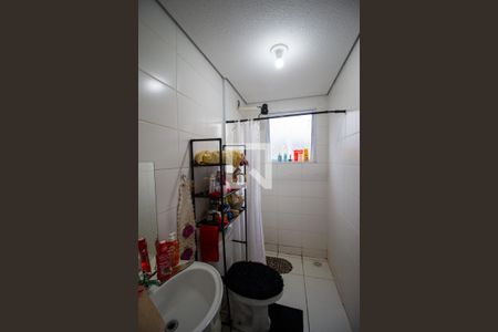Banheiro de apartamento para alugar com 2 quartos, 45m² em Aparecidinha, Sorocaba
