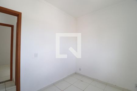 Quarto 2 de apartamento para alugar com 2 quartos, 50m² em Dona Zulmira, Uberlândia