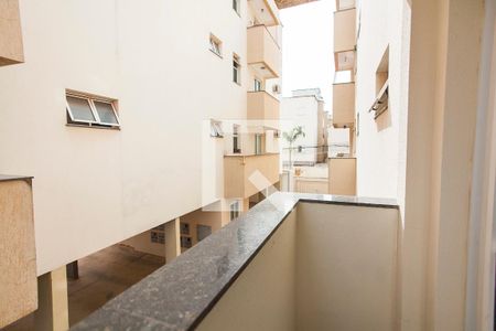 Varanda de apartamento para alugar com 2 quartos, 78m² em Santa Mônica, Uberlândia