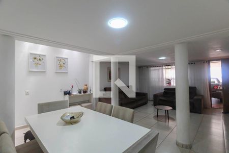 Casa à venda com 4 quartos, 150m² em Vila Zelina, São Paulo