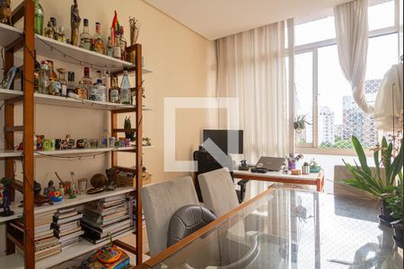 Sala de apartamento à venda com 2 quartos, 68m² em Cerqueira César, São Paulo