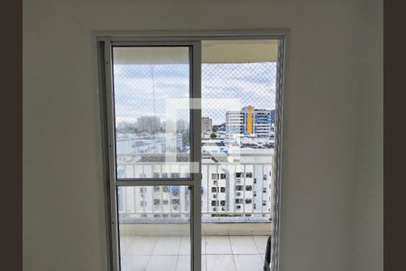 Blindex - Sala de apartamento para alugar com 2 quartos, 50m² em Jacarepaguá, Rio de Janeiro