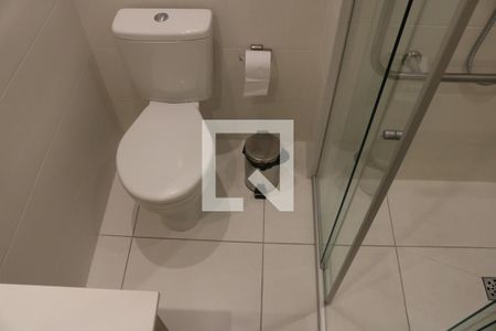 Banheiro de kitnet/studio para alugar com 1 quarto, 30m² em Pompeia, São Paulo