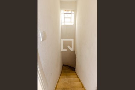 Escada de casa para alugar com 3 quartos, 125m² em Jardim Santo Elias, São Paulo