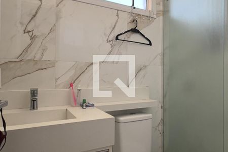 Banheiro da Suíte de casa de condomínio para alugar com 3 quartos, 90m² em Parque Renato Maia, Guarulhos