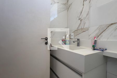 Banheiro da Suíte de casa de condomínio para alugar com 3 quartos, 90m² em Parque Renato Maia, Guarulhos