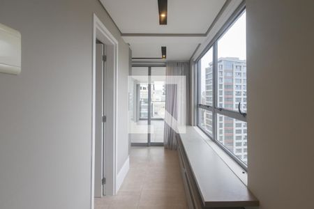 Corredor de apartamento para alugar com 1 quarto, 102m² em Vila Nova Conceição, São Paulo
