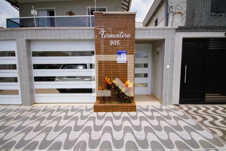 Fachada de casa de condomínio para alugar com 2 quartos, 63m² em Maracanã, Praia Grande
