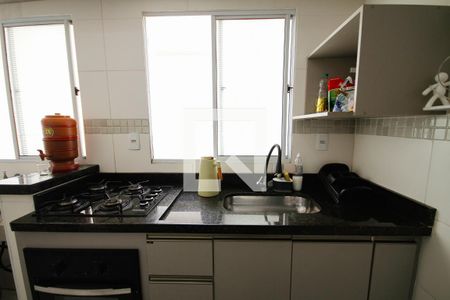 Cozinha de casa de condomínio para alugar com 2 quartos, 61m² em Maracanã, Praia Grande