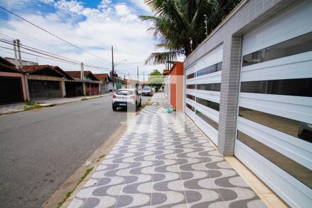 Fachada de casa de condomínio para alugar com 2 quartos, 61m² em Maracanã, Praia Grande