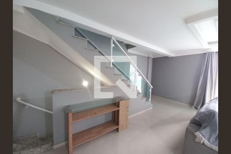 Sala de casa para alugar com 3 quartos, 200m² em Vila Valenca, São Vicente